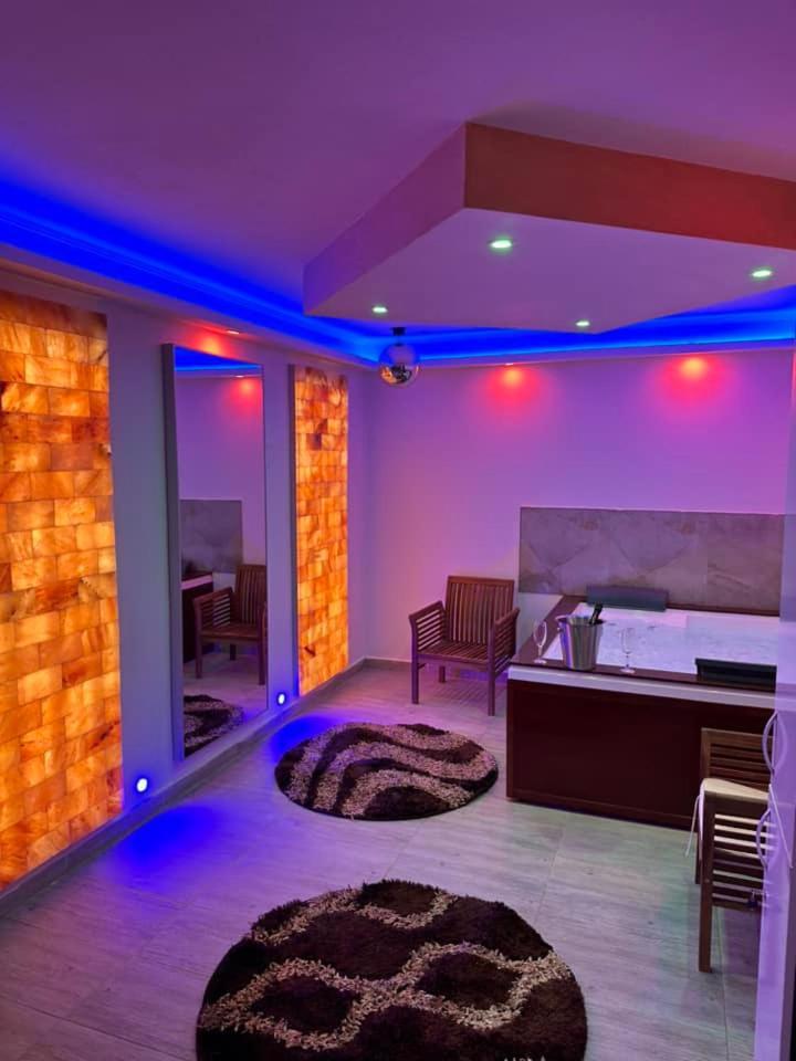 Regim Hotel Hanea Jacuzzi In Camera,Piscina Exterioara Si Sauna Comuna Hermannstadt Exterior foto