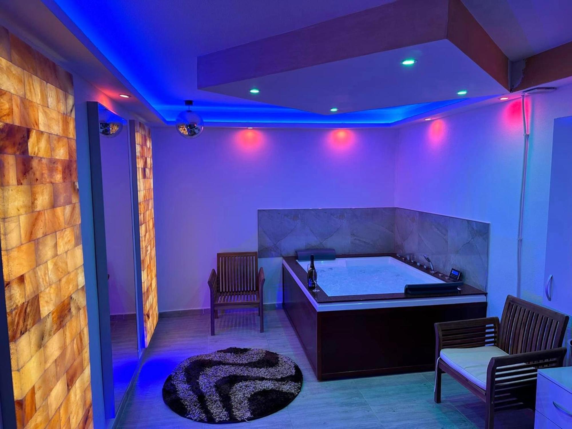 Regim Hotel Hanea Jacuzzi In Camera,Piscina Exterioara Si Sauna Comuna Hermannstadt Exterior foto